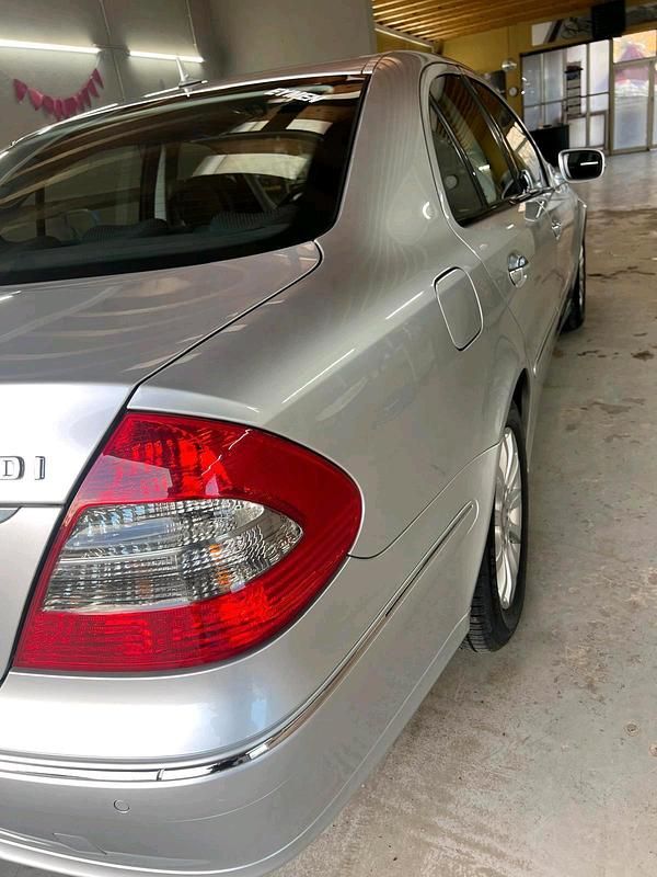 Gebraucht Mercedes E220 170 PS (125 kW) 2007 Grau Limousine