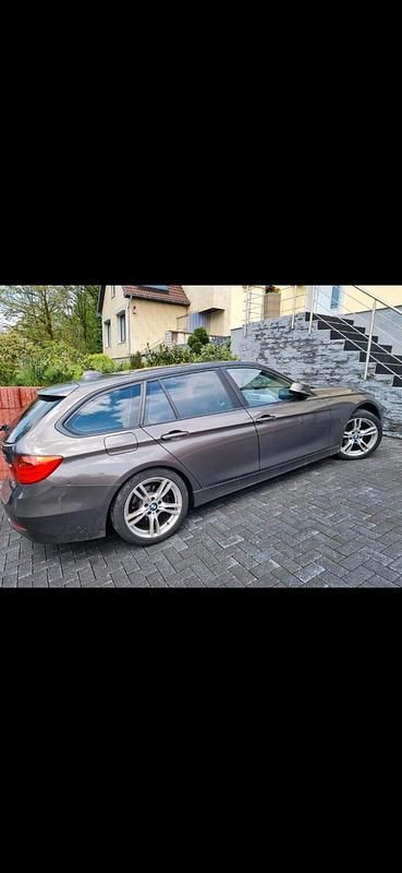 Gebraucht BMW 320 163 PS (119 kW) 2013 Grau Kombi
