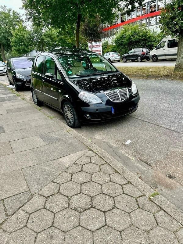 Schwarz Gebraucht 2006 Lancia Musa Van / Kleinbus | 2.200 € (Fairer Preis) - Bild 1/4