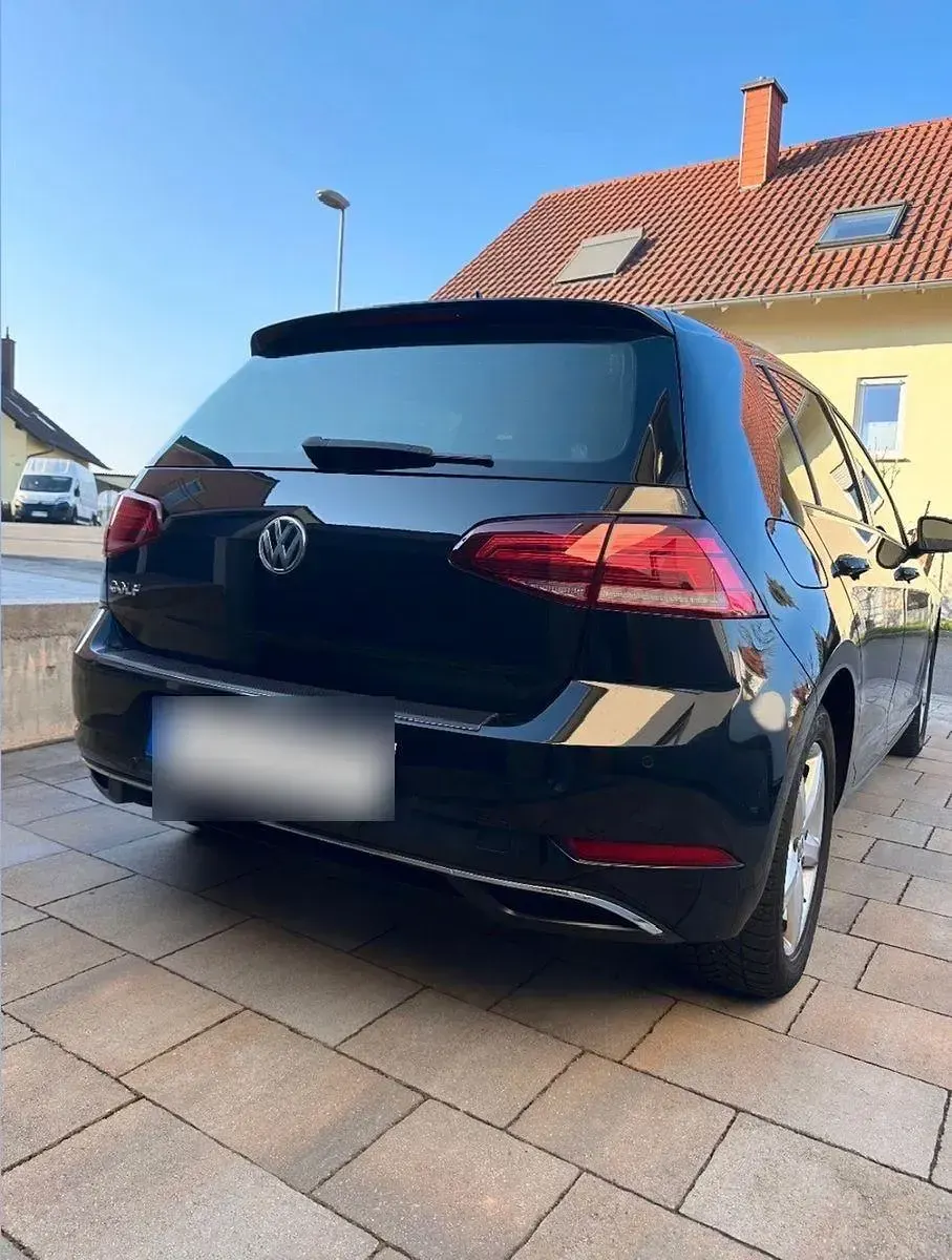 Gebraucht VW Golf VII Comfortline 110 PS (80 kW) 2018 Schwarz Limousine
