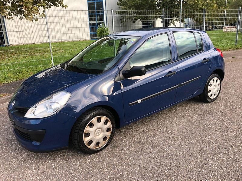 Blau Gebraucht 2006 Renault Clio II Limousine | 1.699 € (Fairer Preis) - Bild 1/4