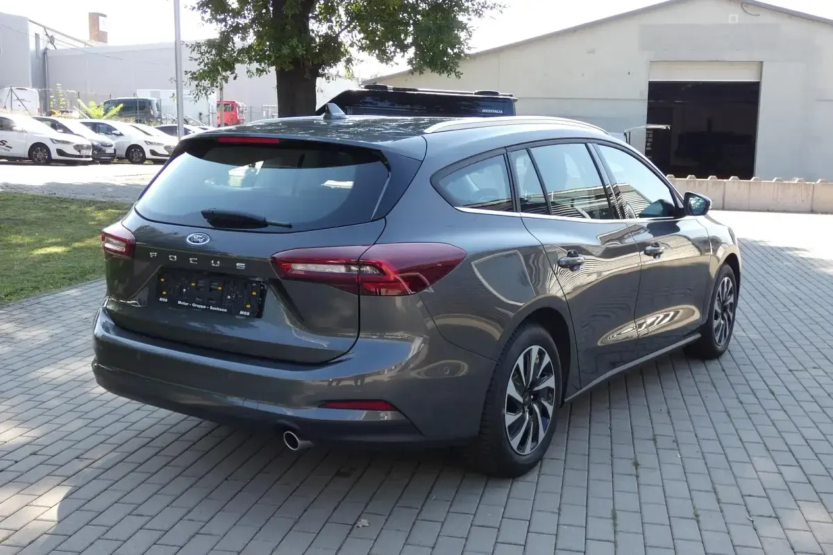 Gebraucht Ford Focus Titanium 125 PS (91 kW) 2024 Magnetic metallic Kombi