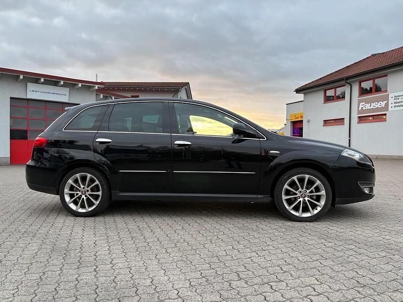 Gebraucht Fiat Croma 150 PS (110 kW) 2011 Schwarz Limousine