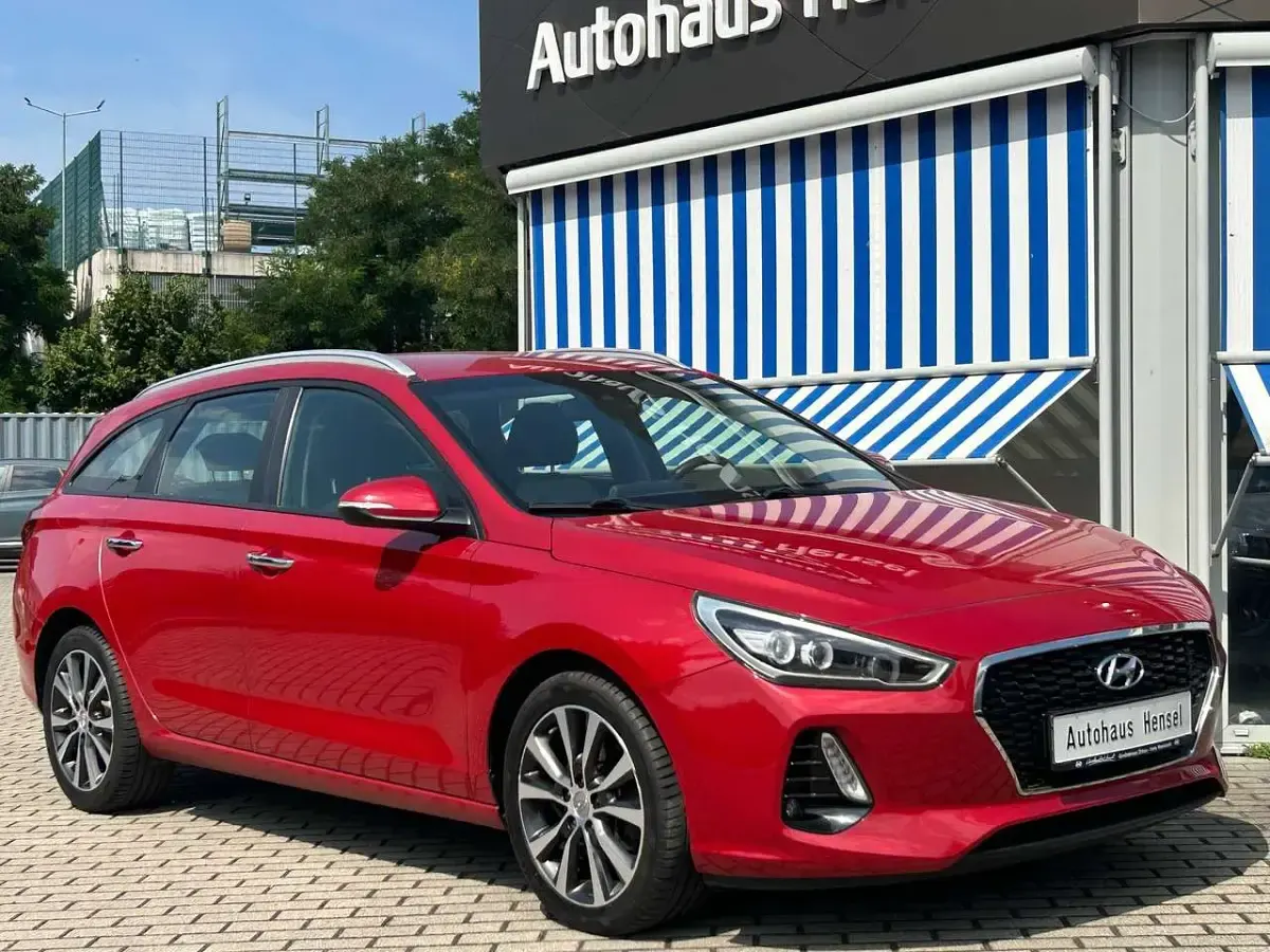 Gebraucht Hyundai i30 Comfort 136 PS (100 kW) 2017 Fiery red Kombi