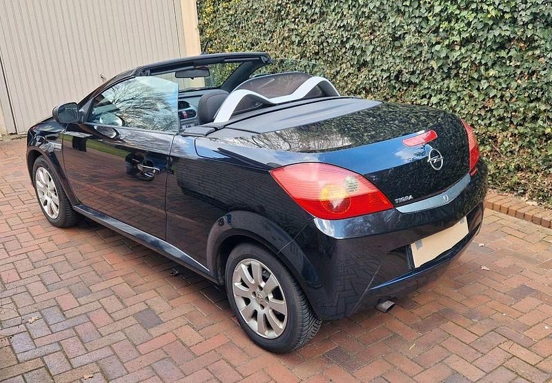 Gebraucht Opel Tigra Sport 90 PS (66 kW) 2004 Schwarz Cabrio