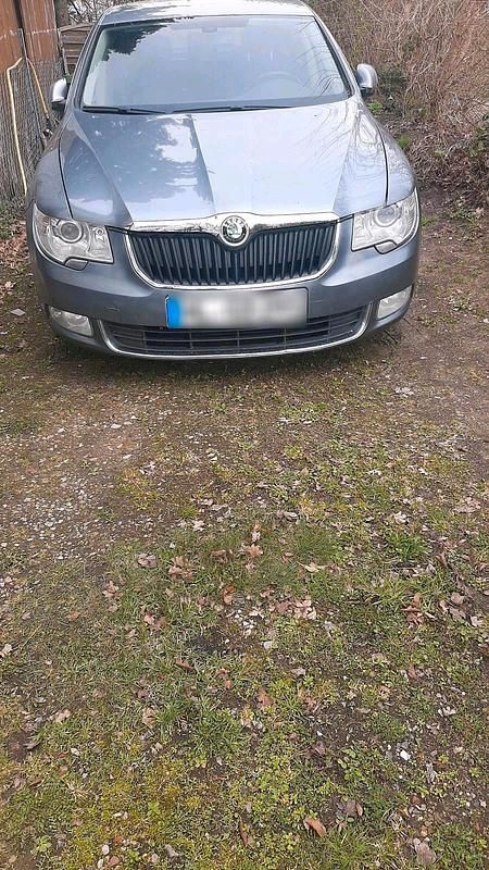 Gebraucht Skoda Superb 160 PS (117 kW) 2012 Silber Limousine