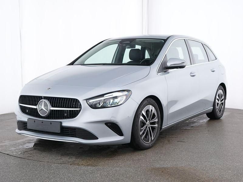 Metalliclack hightechsilber Gebraucht 2024 Mercedes B200 Progressive Van / Kleinbus | 32.600 € (Etwas zu teuer) - Bild 1/3