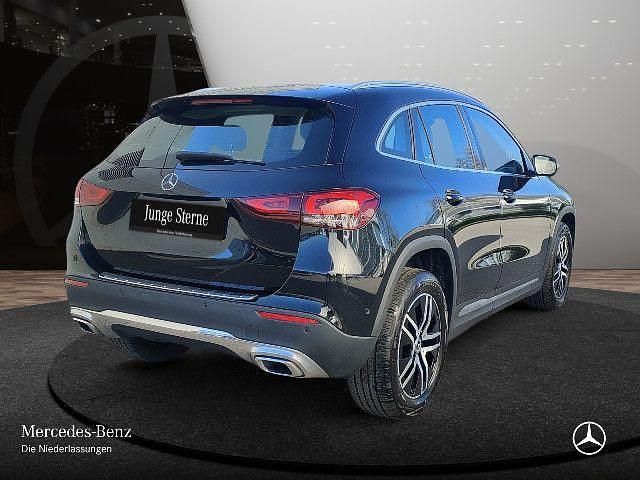 Second-hand Mercedes GLA250 Progressive 224 CP (164 kW) 2023 Negru SUV