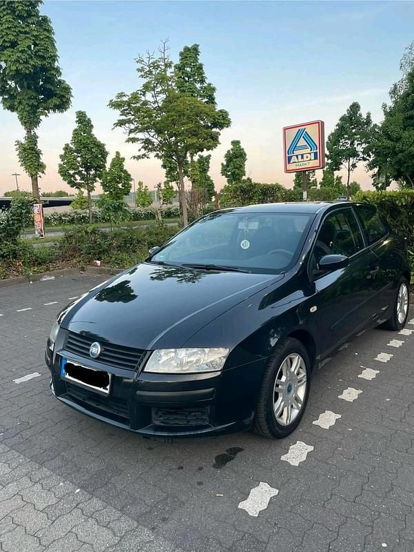 Gebraucht Fiat Stilo 95 PS (69 kW) 2005 Schwarz Kleinwagen
