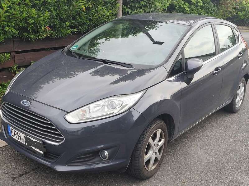 Grau Gebraucht 2014 Ford Fiesta Titanium Kleinwagen | 6.250 € (Guter Preis) - Bild 1/2