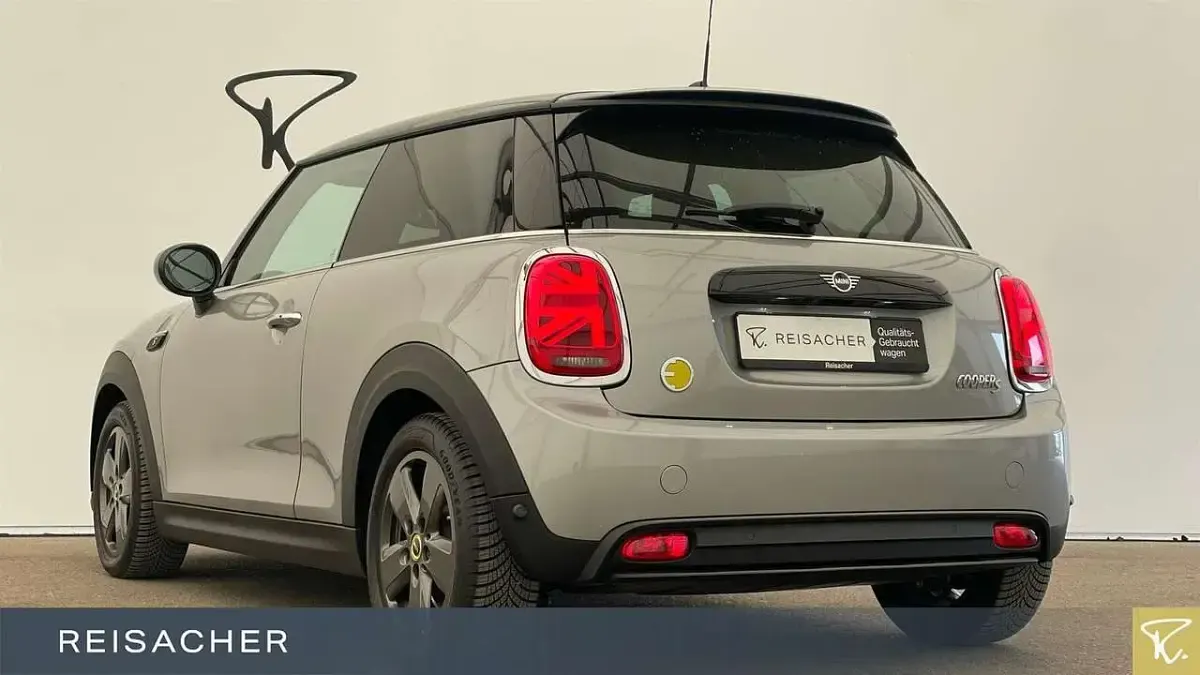 Usata Mini Cooper SE Essential 135 kW (184 CV) 2023 Argento Utilitaria