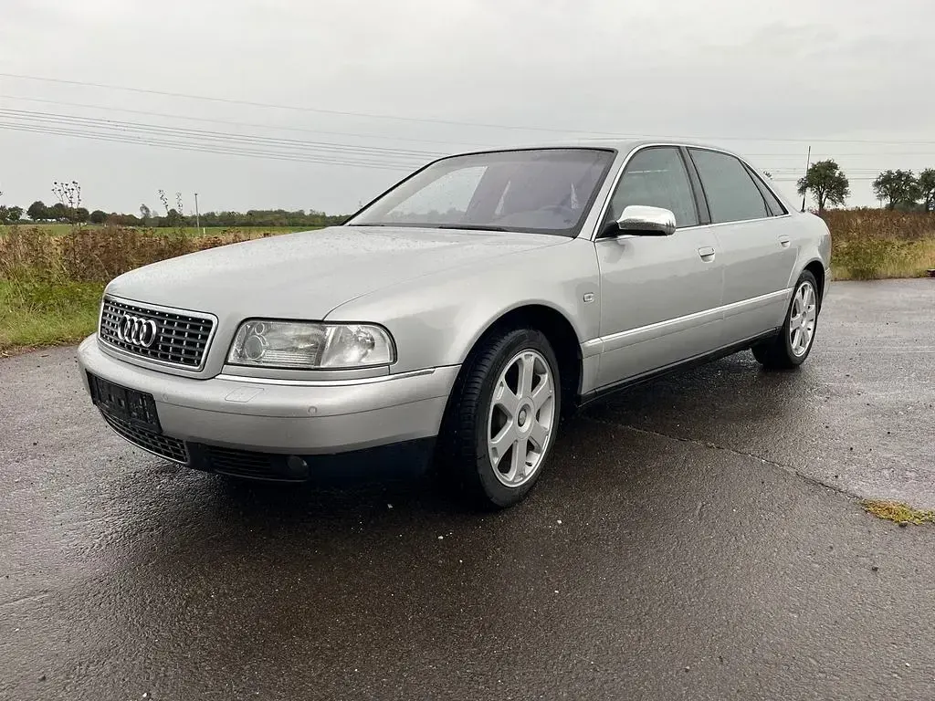 Second-hand Audi A8L Comfort 310 CP (228 kW) 2001 Argintiu Berlinǎ