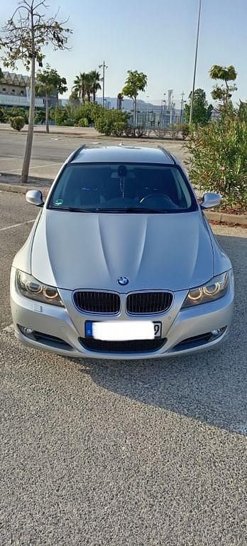 Silber Gebraucht 2010 BMW 320 Efficient Dynamics Kombi | 6.999 € (Fairer Preis) - Bild 1/4