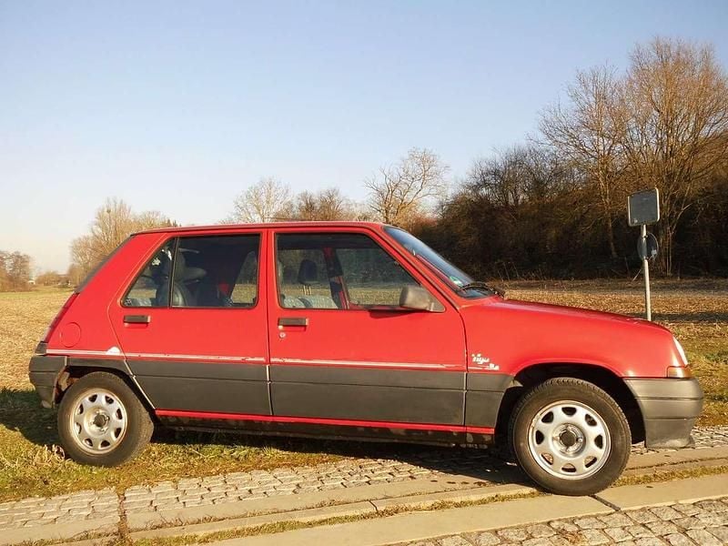 Używany Renault R5 58 KM (42 kW) 1989 Czerwony Hatchback