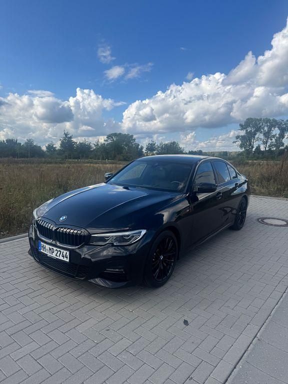 Schwarz Gebraucht 2019 BMW 330 M Sport Limousine | 28.500 € (Guter Preis) - Bild 1/4