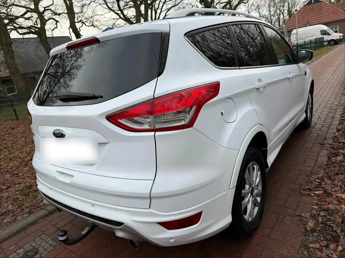 Gebraucht Ford Kuga Individual 150 PS (110 kW) 2015 Weiß SUV