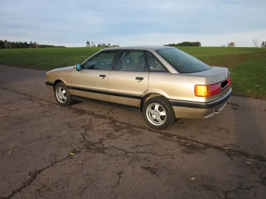 Używany Audi 80 116 KM (85 kW) 1990 Beżowy Sedan/Limuzyna