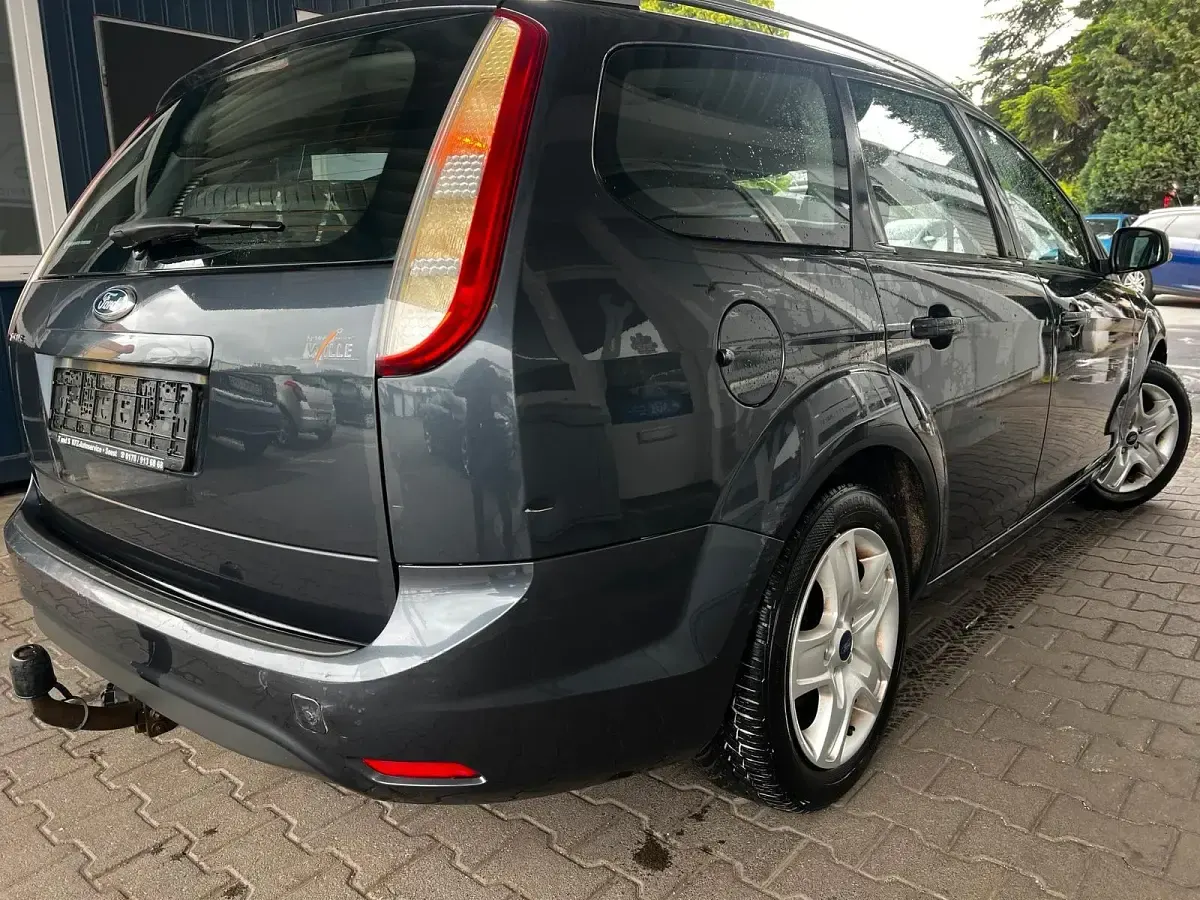 Gebraucht Ford Focus 101 PS (74 kW) 2010 Grau Kombi