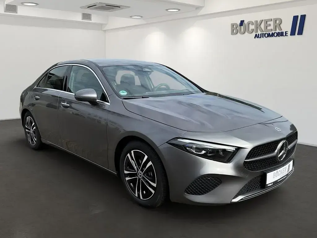 Gebraucht Mercedes A200 Advanced Plus 150 PS (110 kW) 2025 Grey metallic Limousine