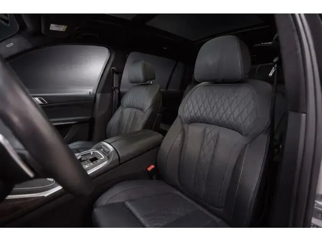 Gebraucht BMW X7 Sport Line 340 PS (250 kW) 2024 Saphirschwarz metallic (metallic) SUV