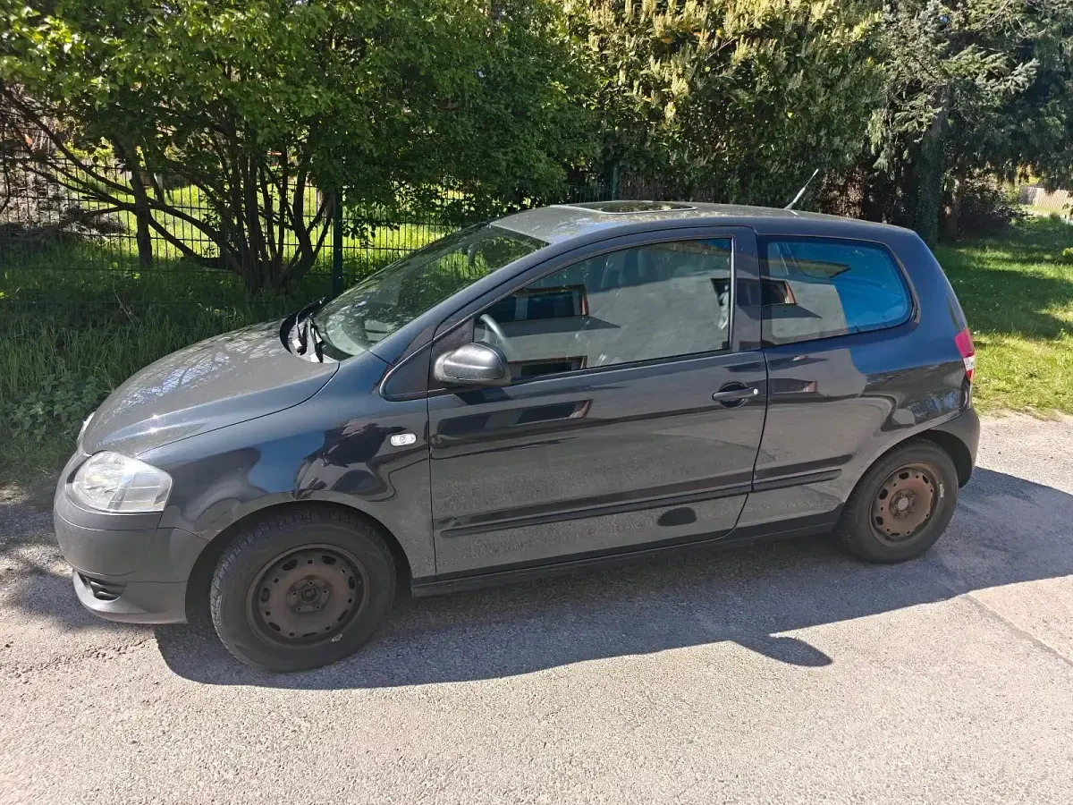 Usado VW Fox 60 HP (44 kW) 2011 Cinzento Citadino