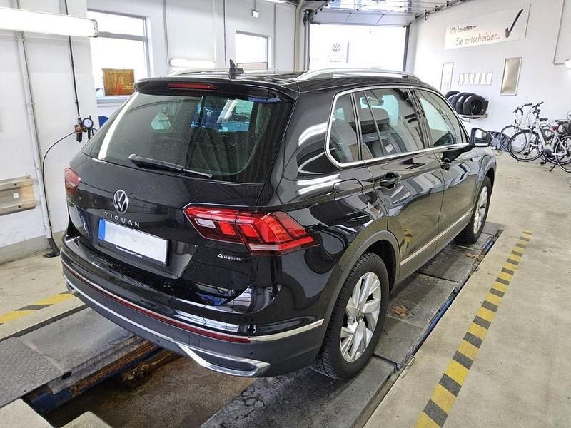Gebraucht VW Tiguan Elegance 150 PS (110 kW) 2022 Deep black perleffekt SUV