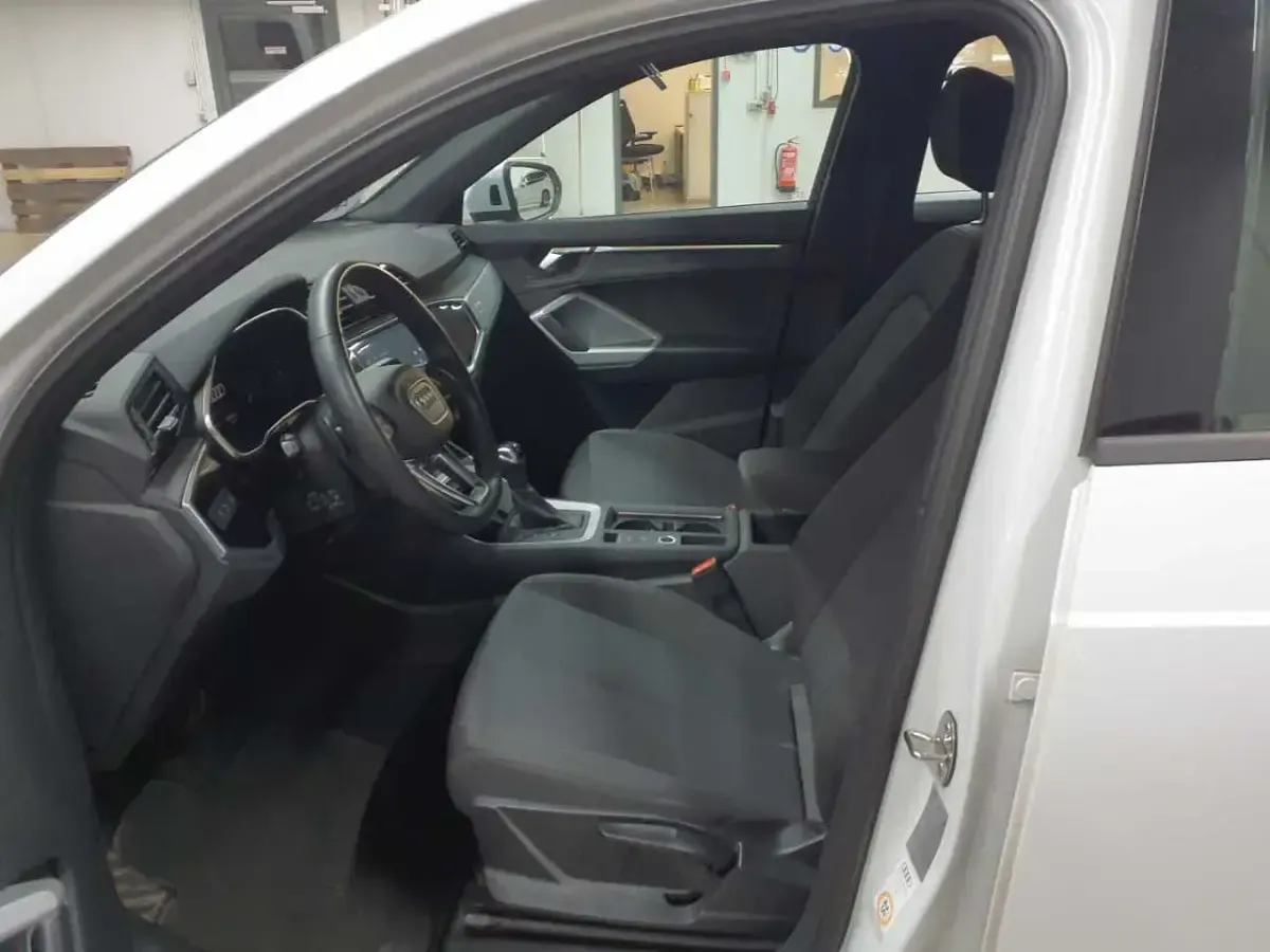 Gebraucht Audi Q3 Ambiente 150 PS (110 kW) 2022 Gletscherweiß metallic SUV