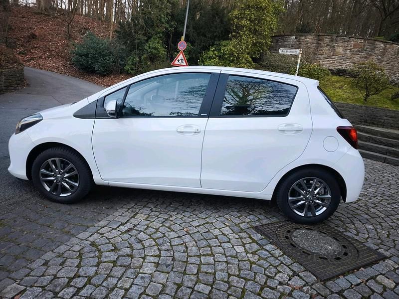 Gebraucht Toyota Yaris Edition 99 PS (72 kW) 2016 Weiß Kleinwagen