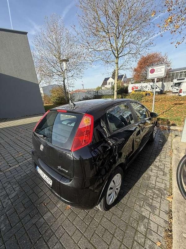 Gebraucht Fiat Grande Punto Dynamic 95 PS (69 kW) 2009 Schwarz Kleinwagen