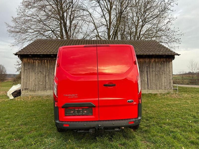 Gebraucht Ford Transit Custom 131 PS (96 kW) 2017 Rot Van / Kleinbus