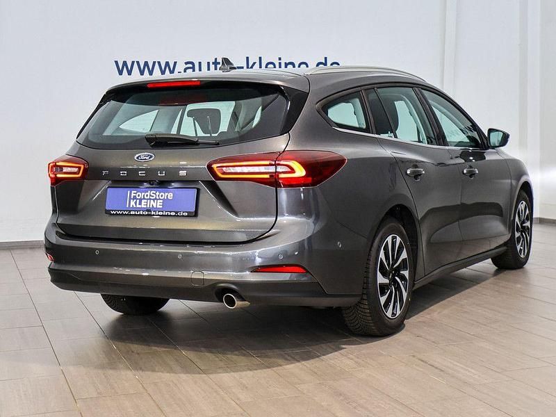 Neu Ford Focus Titanium 125 PS (91 kW) 2025 Magnetic grau Kombi