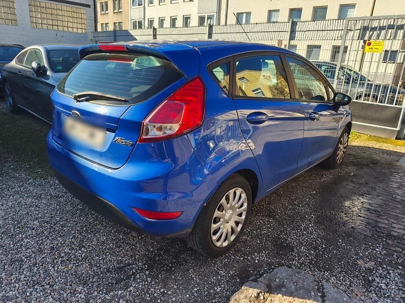 Gebraucht Ford Fiesta 75 PS (55 kW) 2013 Blau Kleinwagen
