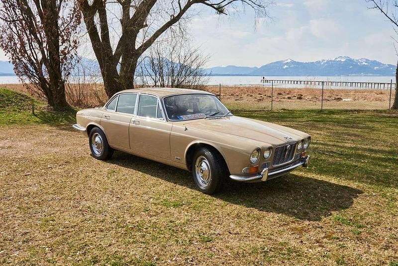 Honey beige Gebraucht 1971 Jaguar XJ6 Limousine | 29.900 € - Bild 1/4