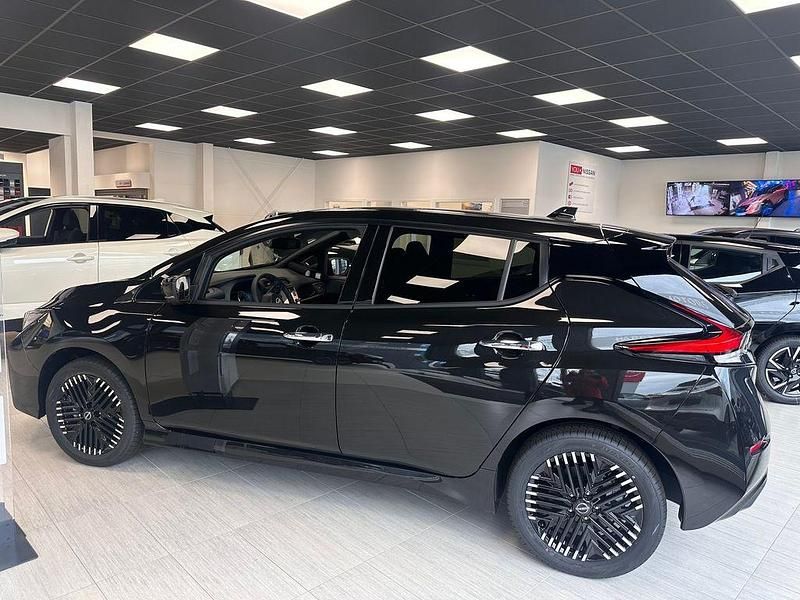 Gebraucht Nissan Leaf N-Connecta 110 kW (150 PS) 2024 Schwarz Kleinwagen