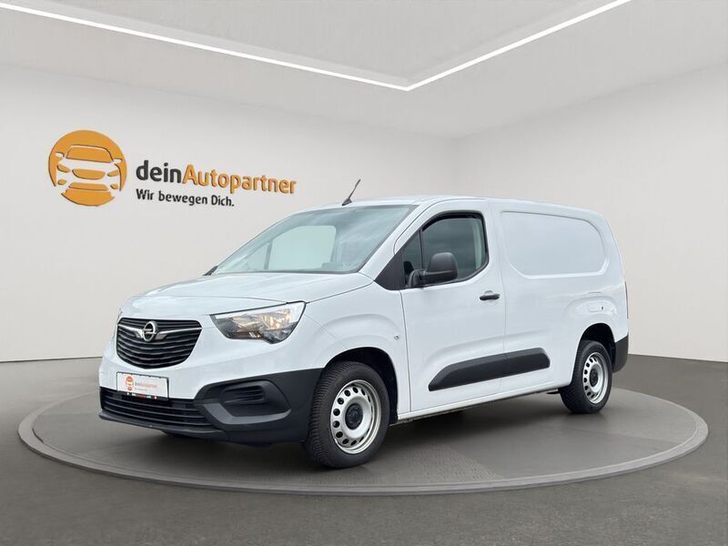 Używany Opel Combo Edition 102 KM (75 kW) 2022 Biały Minivan