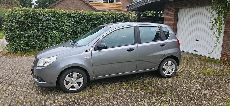Grau Gebraucht 2009 Chevrolet Aveo Limousine | 1.000 € (Fairer Preis) - Bild 1/4
