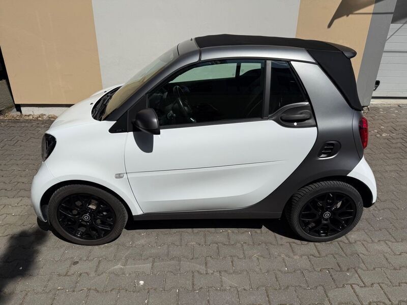 Weiß Gebraucht 2019 Smart ForTwo Cabrio Prime Cabrio | 11.950 € (Superpreis) - Bild 1/4