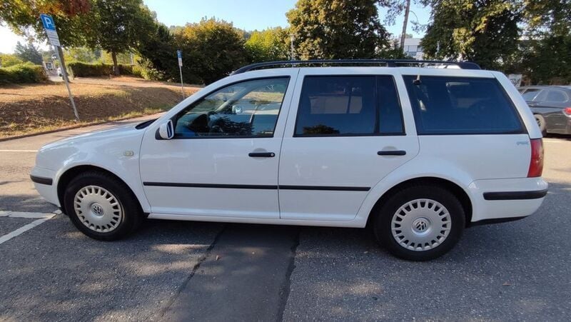 Weiß Gebraucht 1999 VW Golf IV Kombi | 4.499 € - Bild 1/4