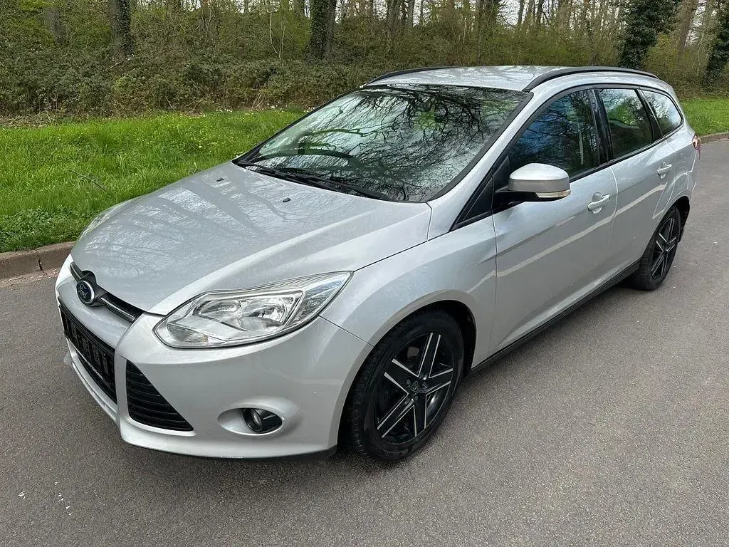 Gebraucht Ford Focus Trend 95 PS (69 kW) 2011 Polarsilber metallic Kombi