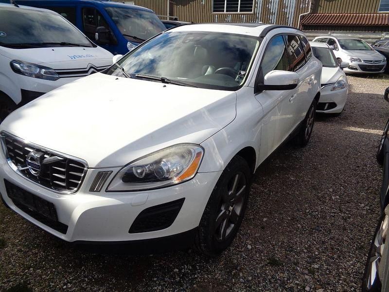 Weiß Gebraucht 2012 Volvo XC60 Summum SUV | 9.500 € (Guter Preis) - Bild 1/4