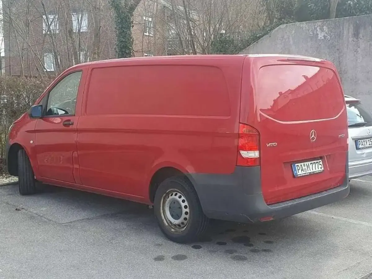 Gebraucht Mercedes Vito 114 PS (83 kW) 2016 Rot Van