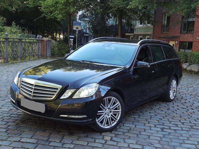 Schwarz Gebraucht 2013 Mercedes E250 Kombi | 5.450 € (Superpreis) - Bild 1/4