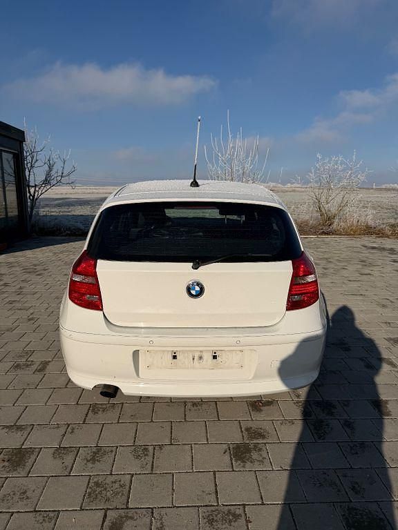 Weiß Gebraucht 2009 BMW 118 Kleinwagen | 3.600 € (Superpreis) - Bild 1/4
