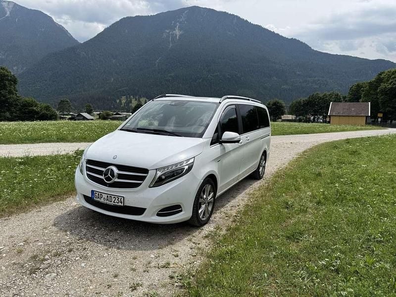 Weiß Gebraucht 2015 Mercedes V200 Edition Van / Kleinbus | 39.500 € (Superpreis) - Bild 1/4