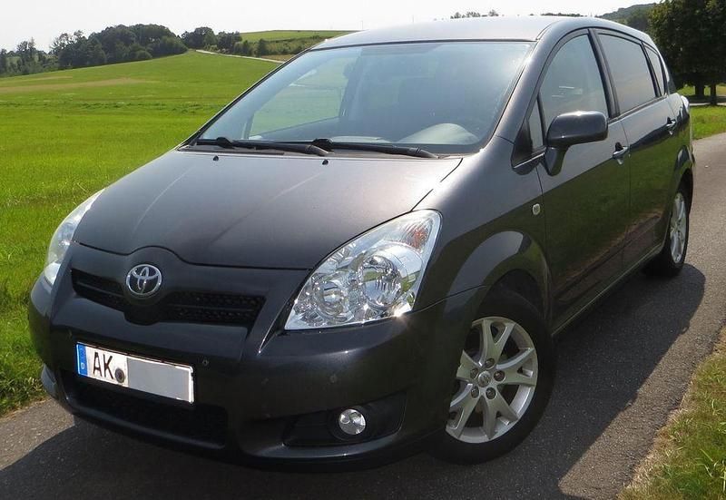 Grau Gebraucht 2008 Toyota Corolla Verso Team Van / Kleinbus | 3.800 € (Fairer Preis) - Bild 1/4