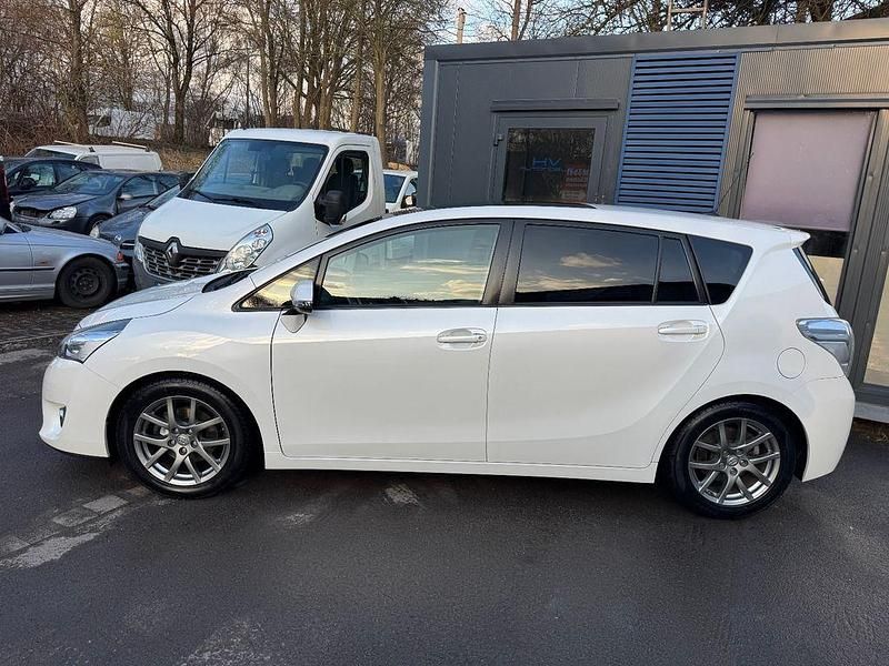 Gebraucht Toyota Verso 147 PS (108 kW) 2015 Weiß Van / Kleinbus