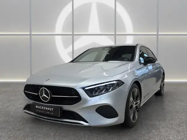 Gebraucht Mercedes A200 Advanced Plus 163 PS (119 kW) 2026 Silber Limousine