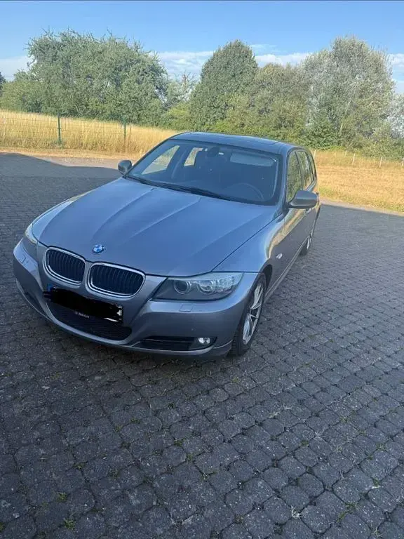 Gebraucht BMW 320 Sport Line 184 PS (135 kW) 2011 Grau Kombi