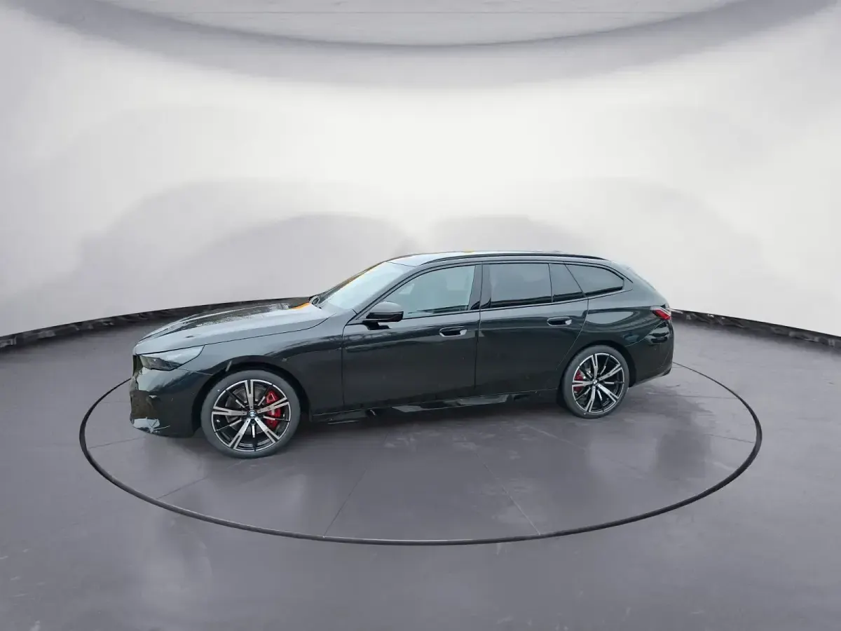 Gebraucht BMW 540 M Sport 303 PS (222 kW) 2026 Schwarz Kombi