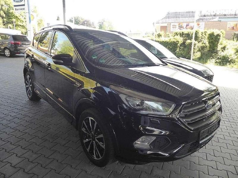 Schwarz (iridiumschwarz metallic) Gebraucht 2017 Ford Kuga ST-Line SUV | 15.490 € (Fairer Preis) - Bild 1/4